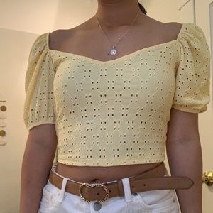 Super cute baby yellow top 🐣🐣🌼